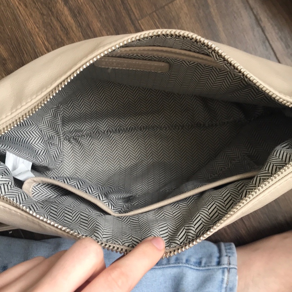 Off-White Faux Leather Crossbody Purse - Picture 3 of 6